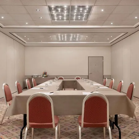 Ramada By Wyndham 博特罗普